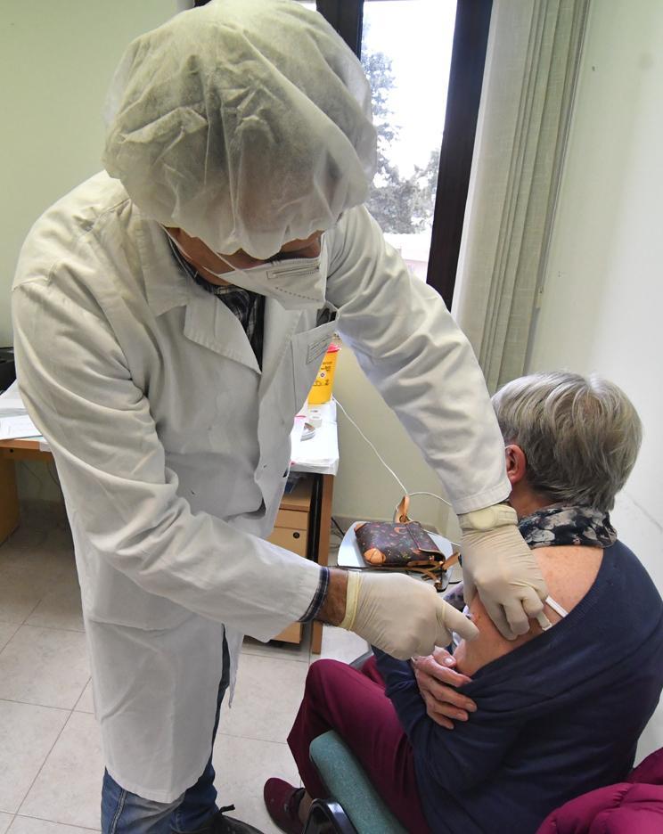 Vaccini ai diabetici ma con prenotazione 