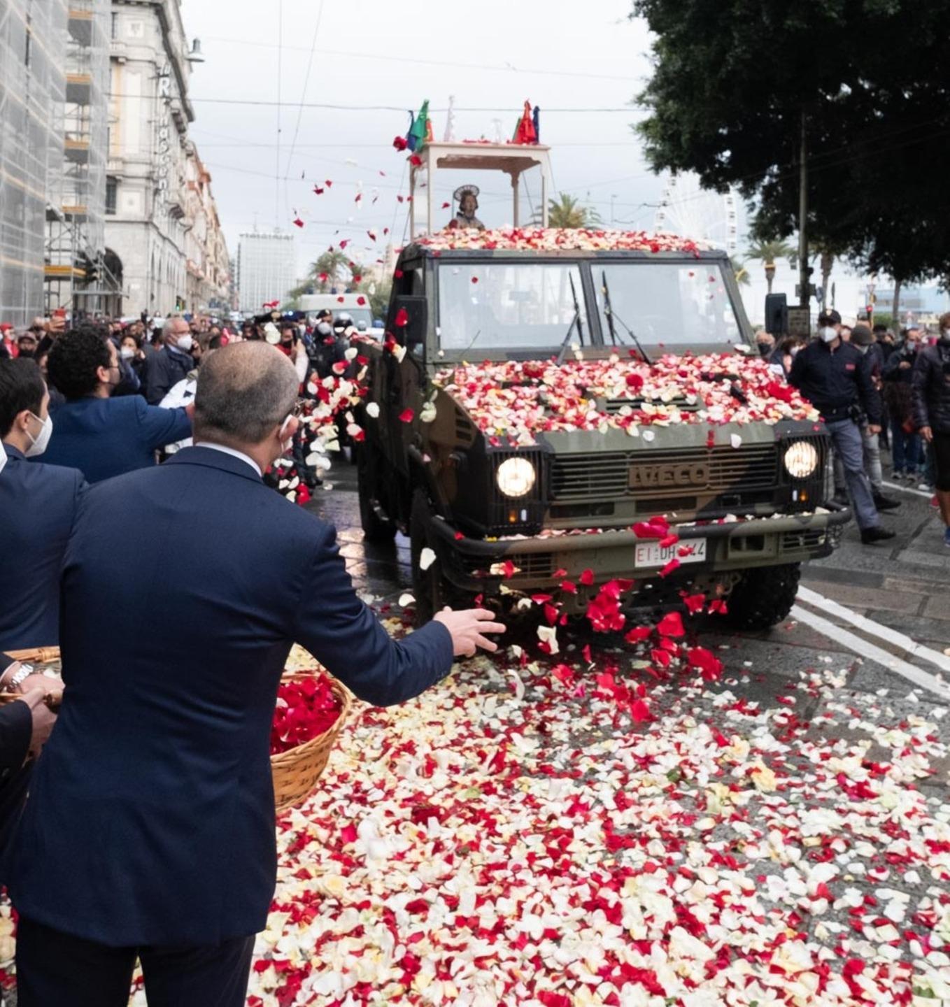 Festa a metà per Sant’Efisio ma Cagliari scioglie il voto 