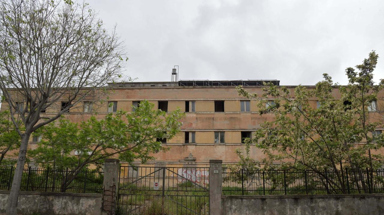 Ex palazzo Fs di Olbia, il giudice sospende l'asta: "Interferenze del sindaco"