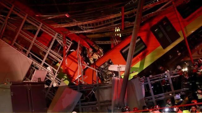 Crollo ponte metro Città del Messico, 15 morti e 70 feriti