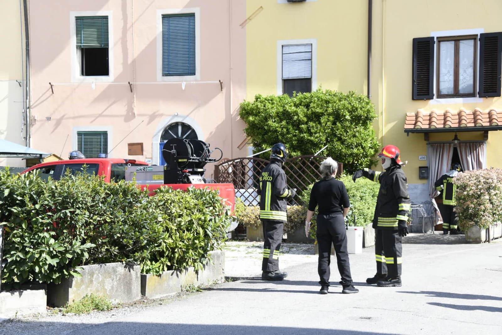 Paura per un forte odore di gas, famiglie evacuate 