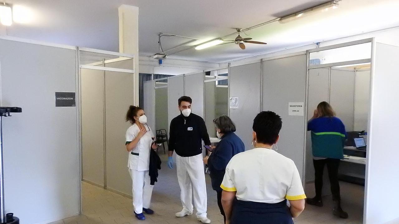 Il centro vaccinale allestito al Perticale
