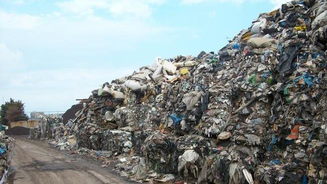Gestione illecita rifiuti, sequestrato impianto nel Barese
