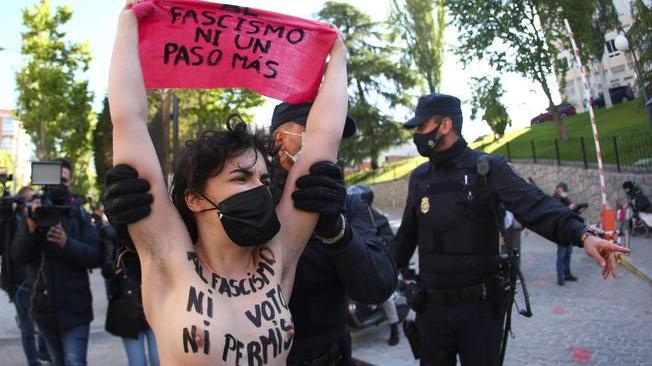 Spagna: elezioni di Madrid, fermate 5 attiviste di Femen