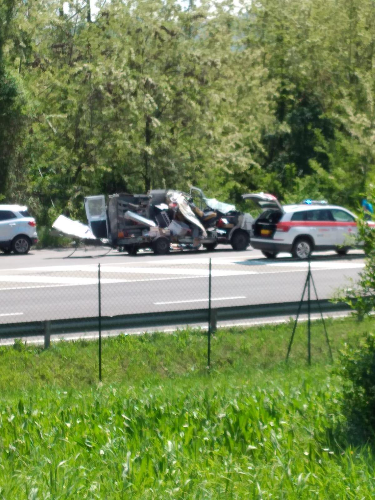 Le condizioni del furgone che ha tamponato il camion sulla provinciale a Castellarano