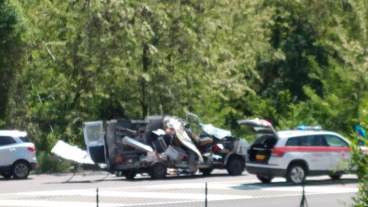 Le condizioni del furgone che ha tamponato il camion sulla provinciale a Castellarano