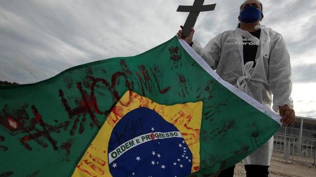 Covid: in Brasile superati i 408 mila morti