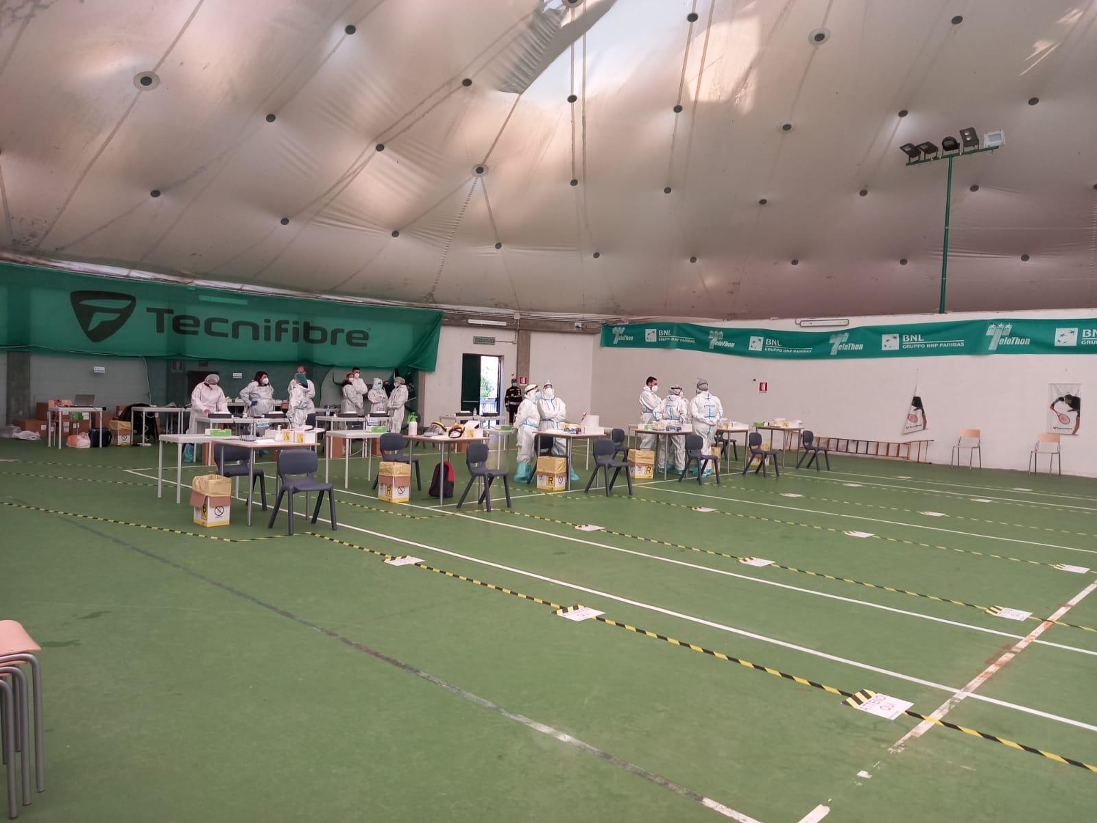 Il palazzetto di Bono già utilizzato per lo screening "Sardi e sicuri"