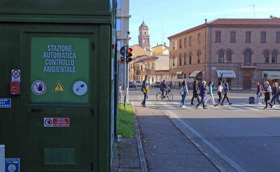 Ferrara e lo smog, meno sforamenti ma “tetto” vicino. Balboni: caldaie più responsabili delle auto 