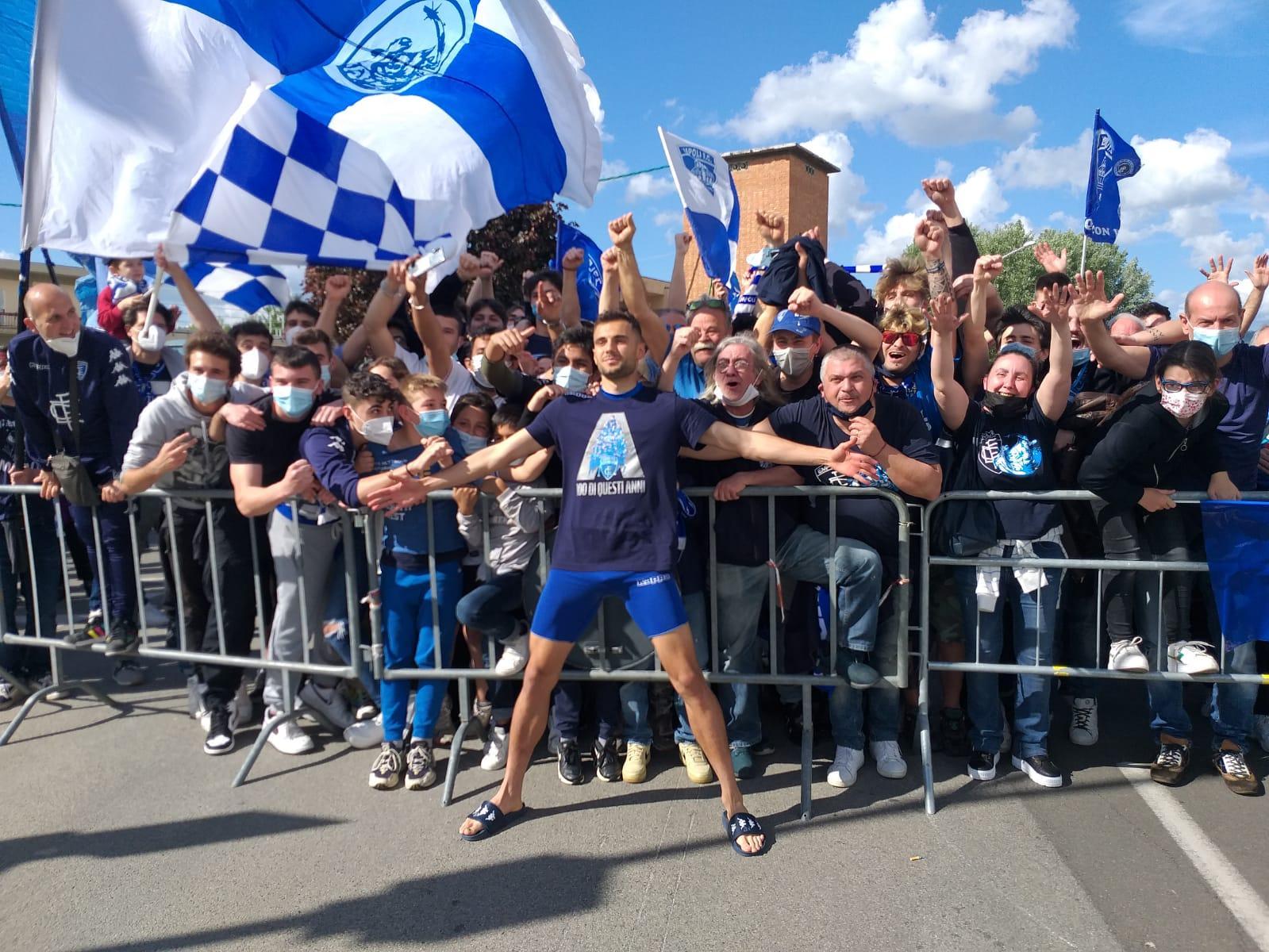 Nedim Bajrami fa festa coi tifosi
