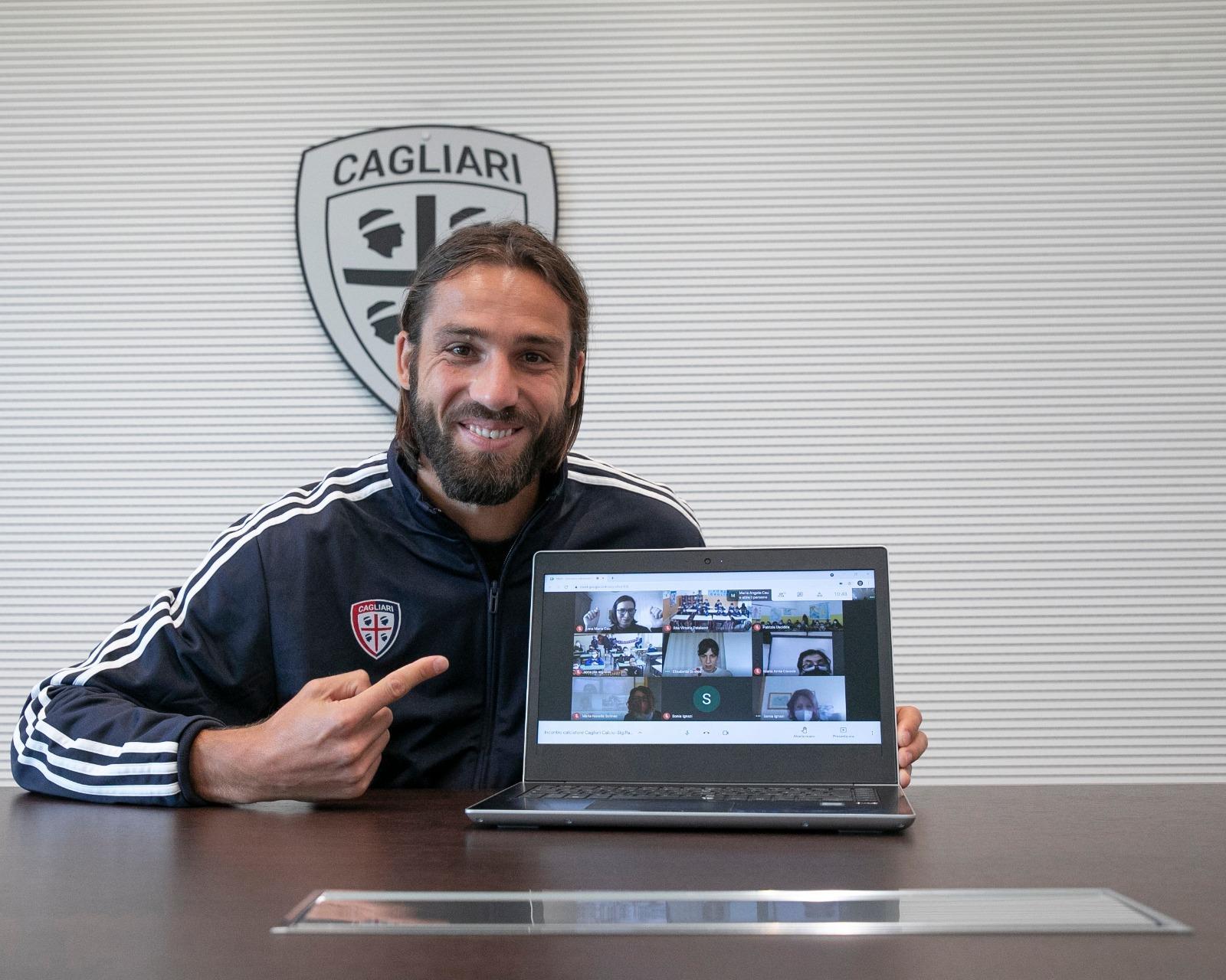 Cagliari, Pavoletti incontra virtualmente gli studenti delle quinte elementari