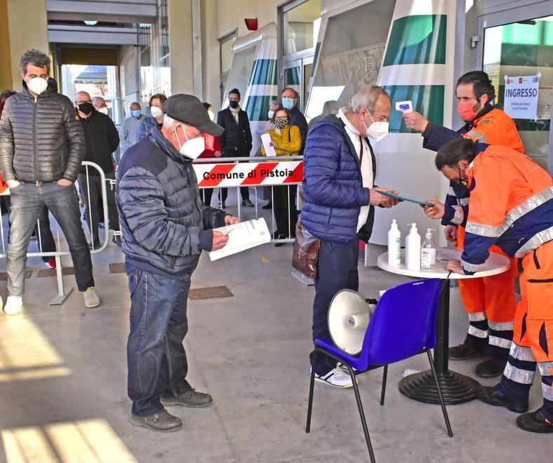 Vaccinazioni, a Pistoia l’accelerata funziona: in Cattedrale quasi 720 iniezioni al giorno 