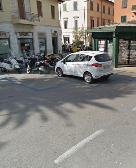 Suolo pubblico gratis ai locali e una sforbiciata alle imposte 