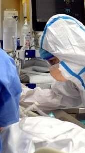 Covid, tre vittime ma i contagi sono in calo 
