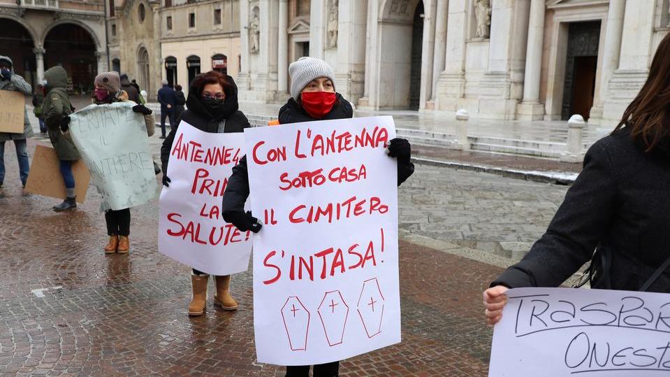 Il Comitato contrario alla nuova antenna «Nessuna certezza»