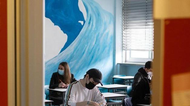 Dacia Maraini «La società è in crisi Il nostro futuro è tutto nella scuola»