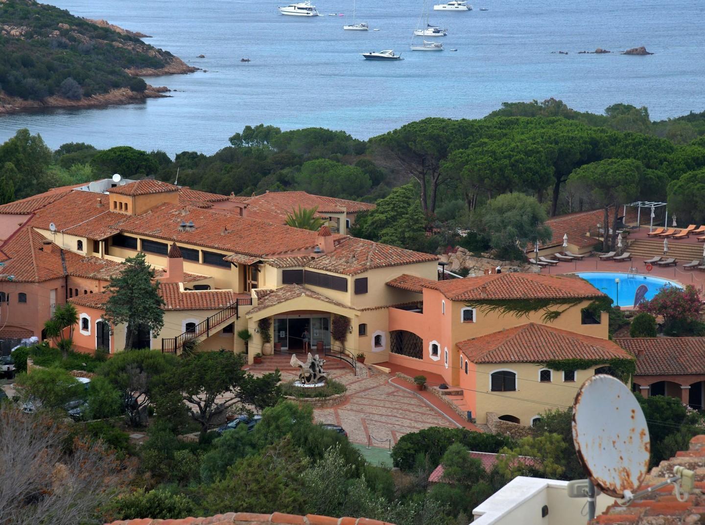 Ritardi e dubbi sull’arrivo di Rosewood e Delano in Costa Smeralda
