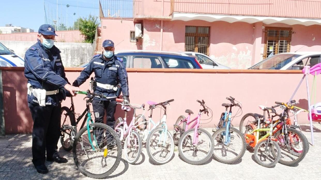 Polizia locale, donate bici per i bambini 