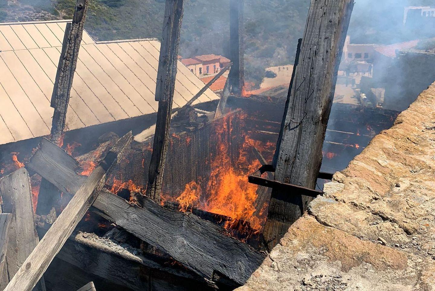 Incendio all’Argentiera a rischio anche il museo 