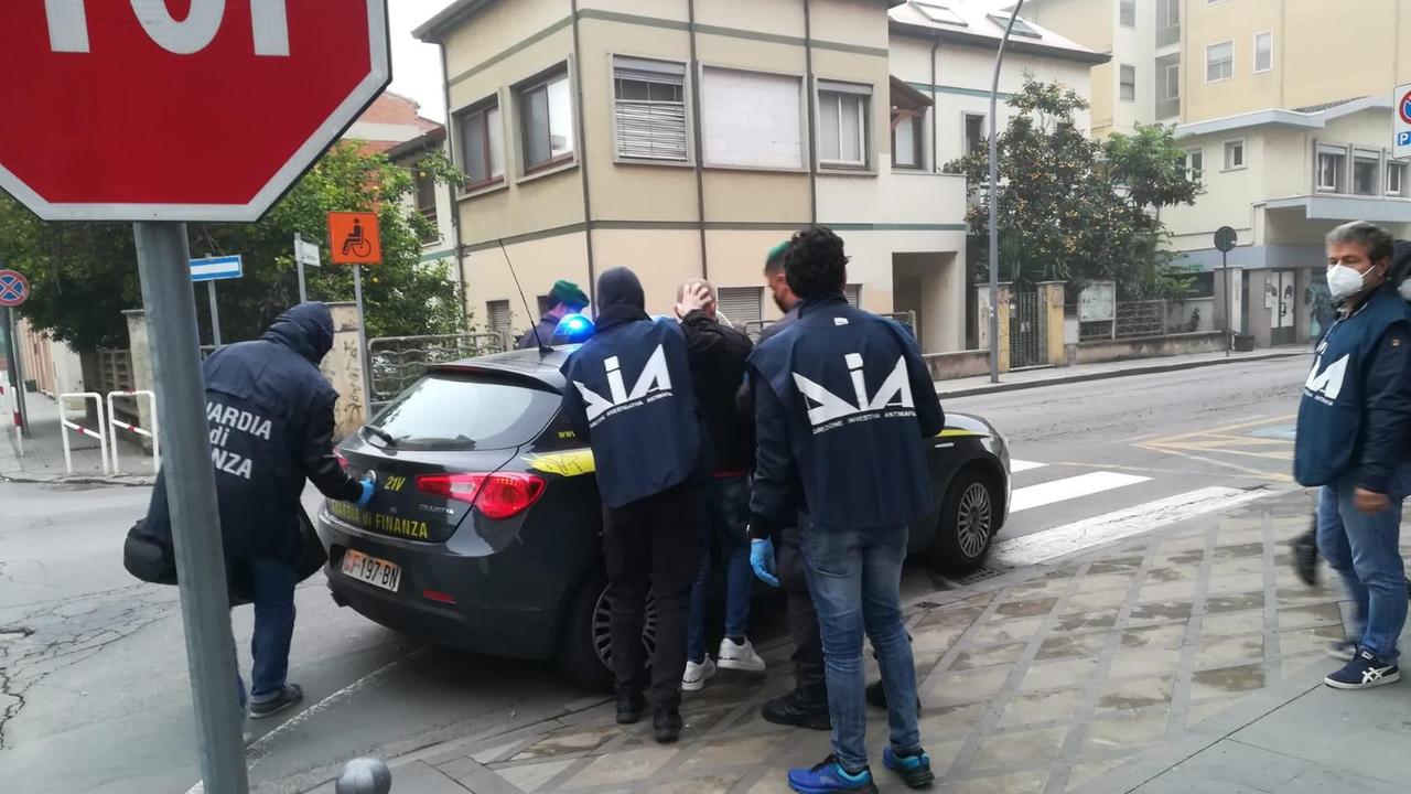 L'arresto nell'ambito dell'operazione europea Platinum avvenuto a Oristano (foto Francesco Pinna)