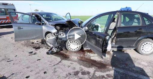 Jolanda di Savoia, scontro frontale tra auto: grave una donna