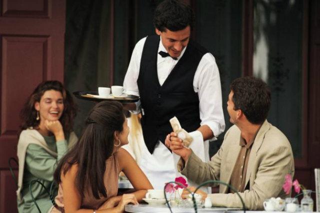 Via alle assunzioni estive in hotel, bagni e ristoranti 