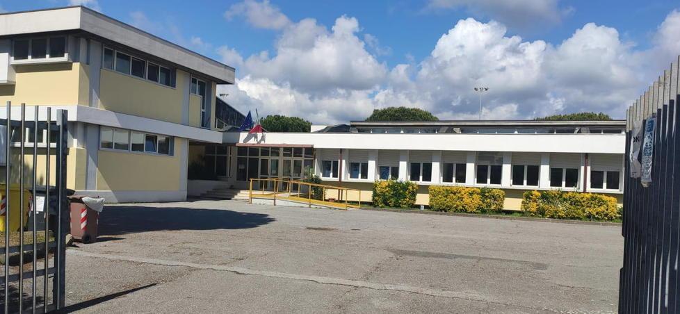 Scuola chiusa per Covid: 500 ragazzi stanno a casa 