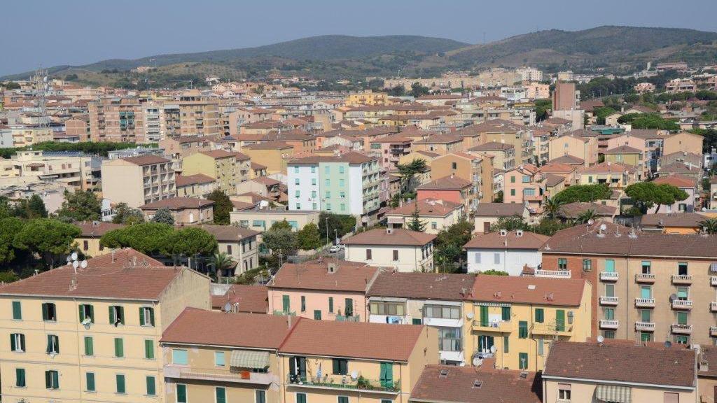 Casa, quanto mi costi: ecco dove conviene a Piombino. In dieci anni valori crollati del 50 per cento