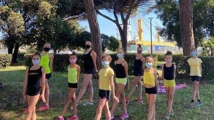 Le ragazze del My Rhytm si preparano alla gara on line