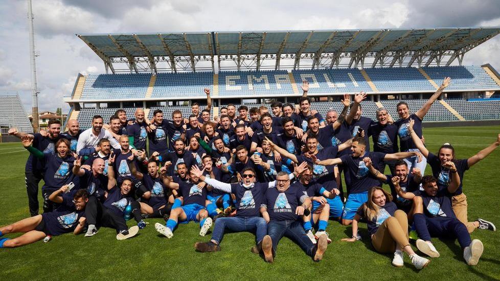 L’Empoli torna in Serie A e riabbraccia i suoi tifosi È qui la festa promozione