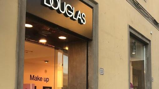 La profumeria Douglas di via Garibaldi chiuderà entro l’anno