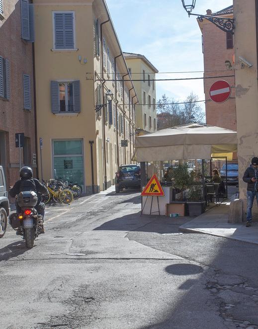 Investe ragazza e scappa La polizia locale trova il “pirata” di 83 anni 