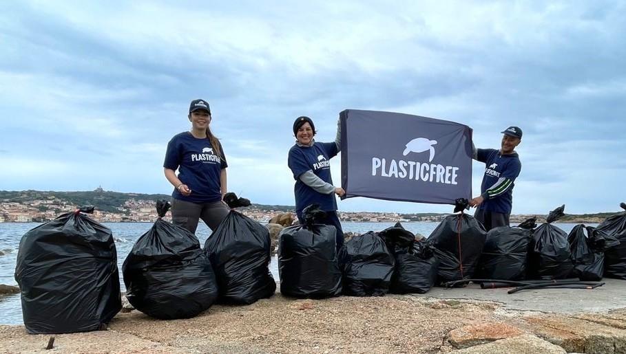 La Maddalena i volontari Plastic free all’opera a Santo Stefano