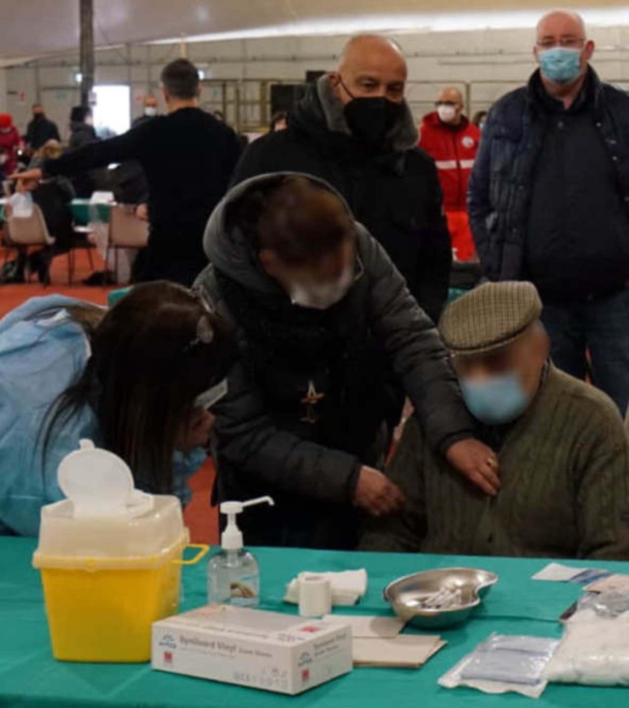 L’accoglienza all’hub tra sorrisi ed emozioni 