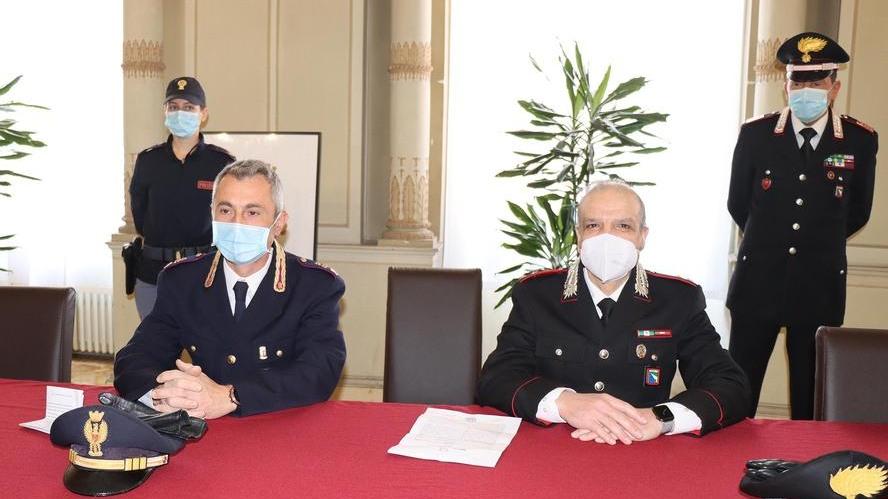 Ferrara, tenta di rapinare due ragazze in centro. Puntato un coltello alla gola per spavento