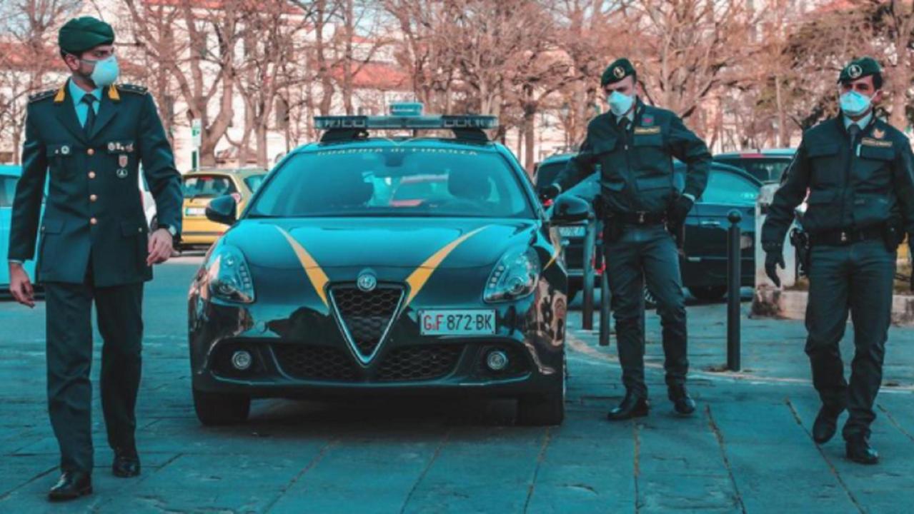 Militari della guardia di finanza (foto Marzi)