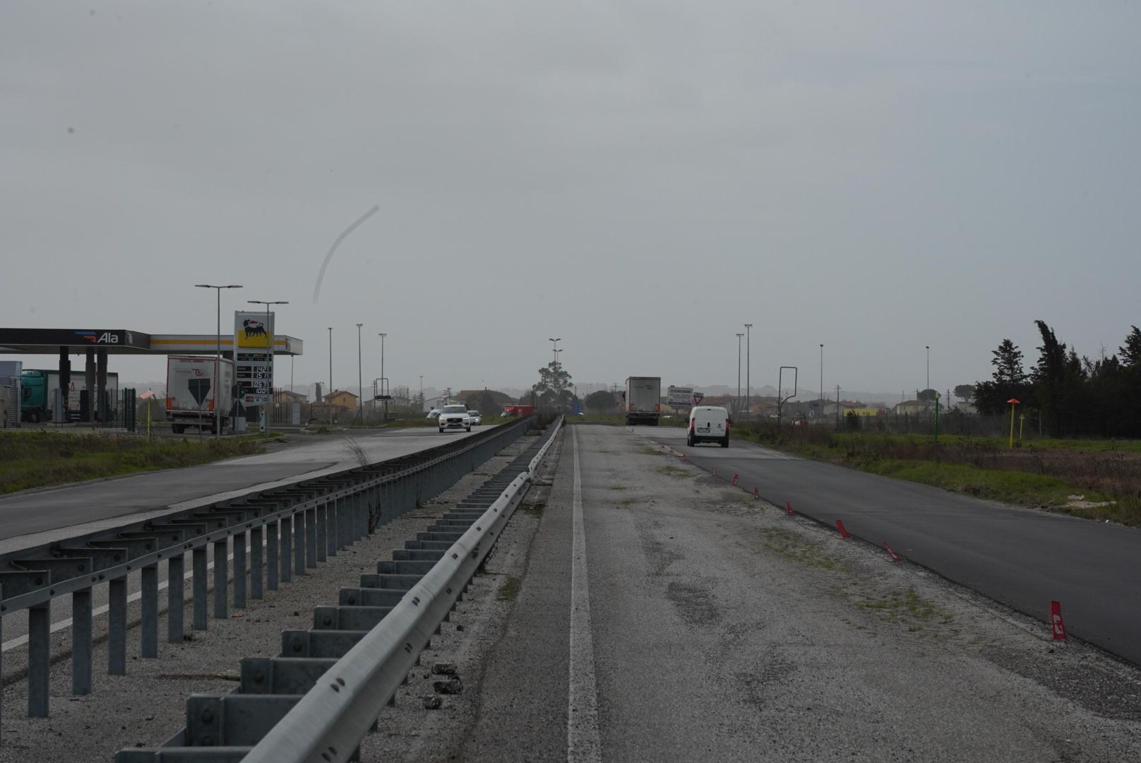 Un tratto della “Strada di Patto”, un’arteria da rattoppare già dopo l’inaugurazione