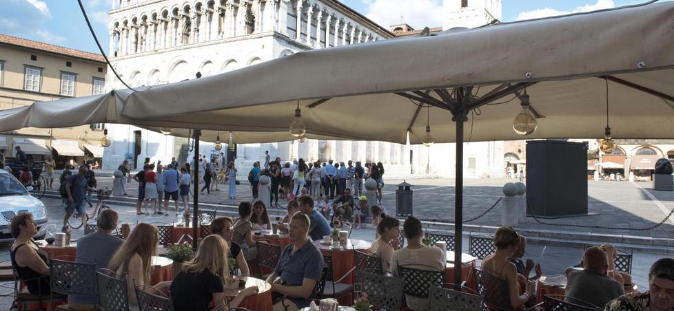 Turismo, timidi segnali: «Ripresa vera a fine estate» 