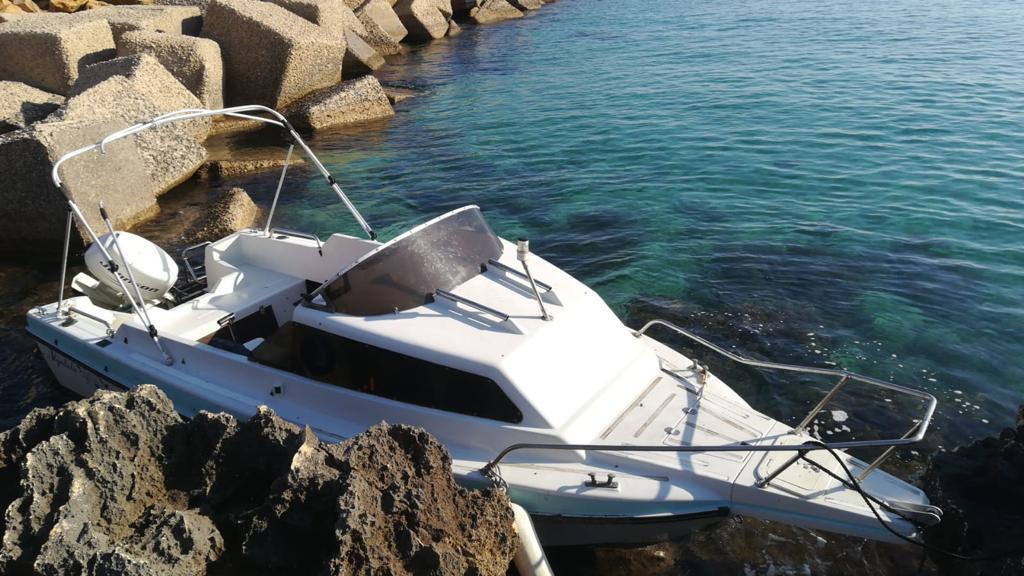 Barca alla deriva a Porto Torres, il natante si era sganciato a Castelsardo 