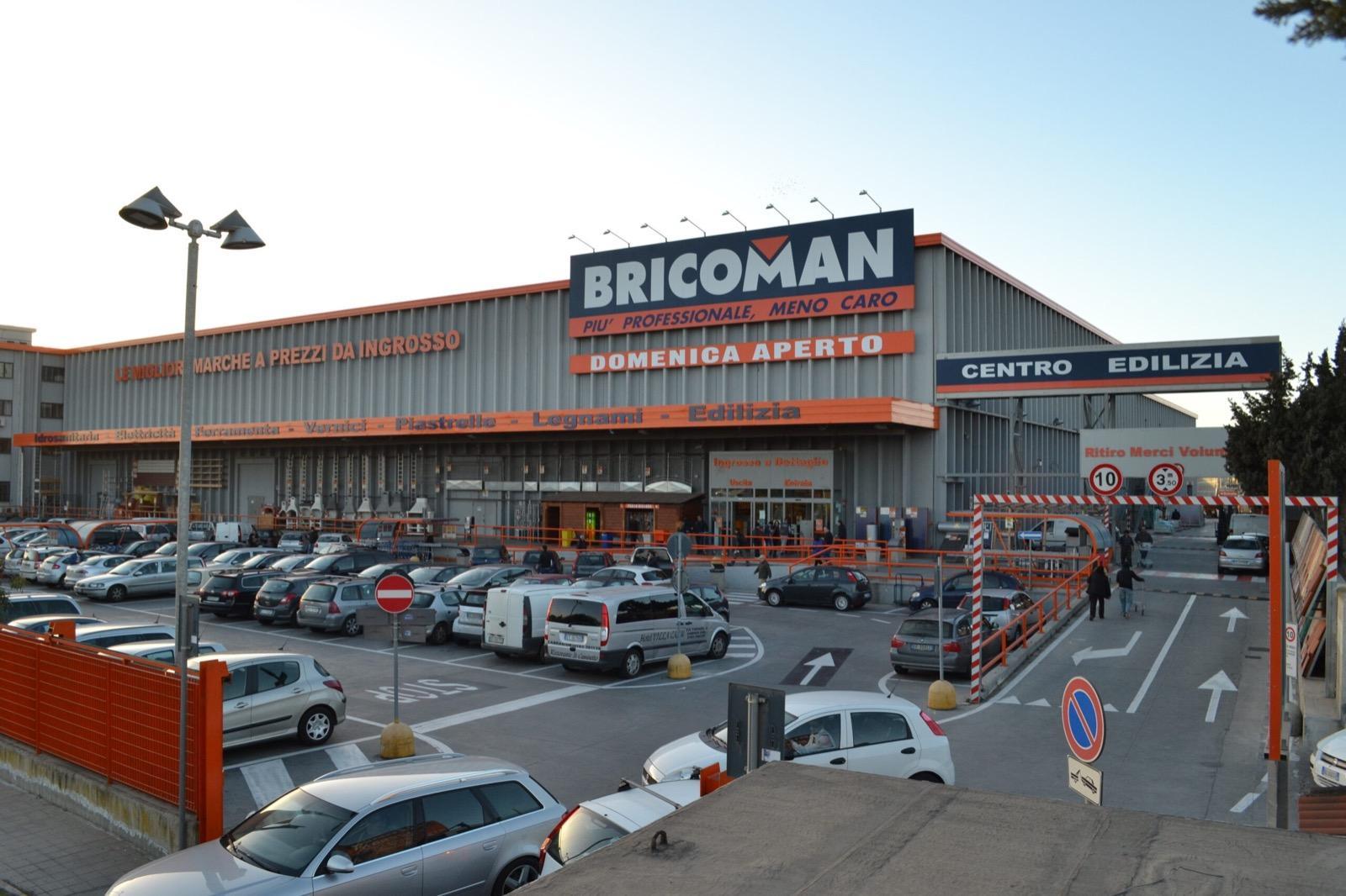 Elmas, rubano materiale elettrico da Bricoman e lo nascondono nel passeggino