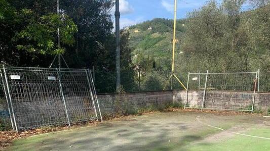 Vandali nel parco di Valchiusa Devastato il campetto sportivo