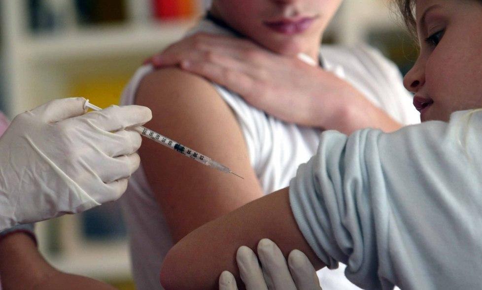 Presto il via libera ai vaccini per i bimbi e gli adolescenti 