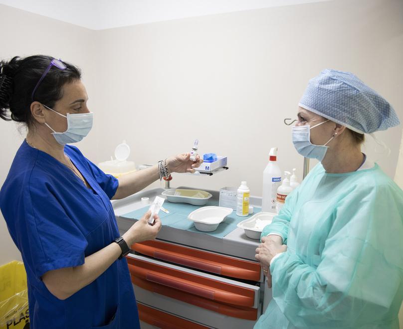 Fascia 60-64 anni: via alle prenotazioni «Entro fine mese iniziamo con i 55enni» 