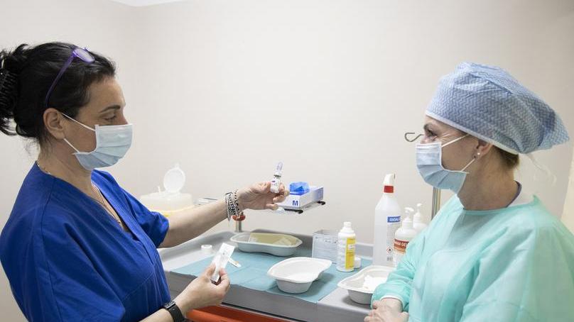 Fascia 60-64 anni: via alle prenotazioni «Entro fine mese iniziamo con i 55enni»