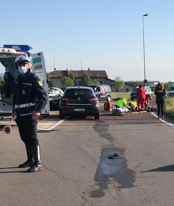 Auto contro scooter ferito un diciottenne
