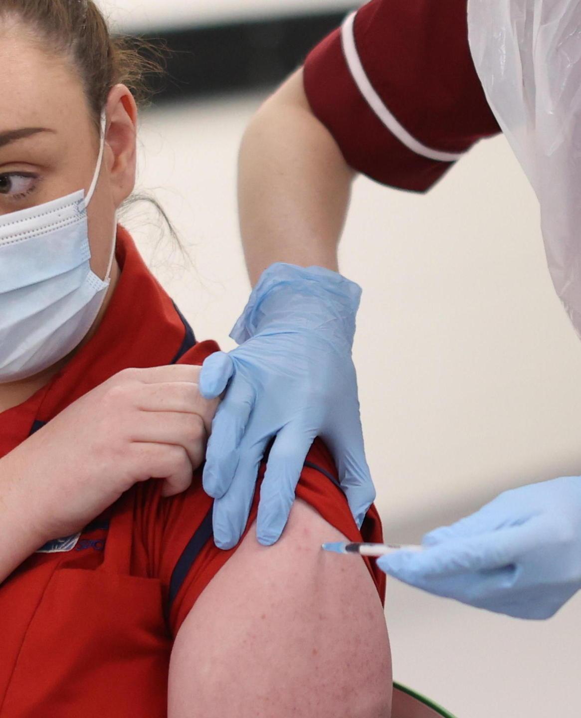 Arzachena, mozione unanime del Consiglio: «Subito i vaccini per gli operatori turistici» 