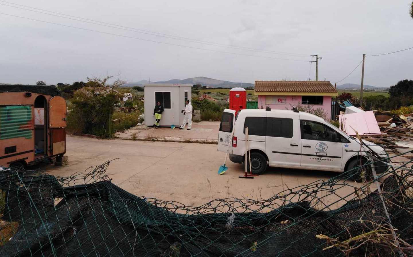 Via i rifiuti dal campo rom avviate le opere di bonifica 