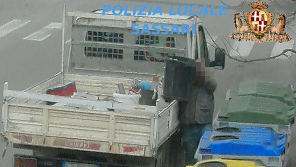 Rifiuti, facciate e animali raffica di controlli e multe a Sassari