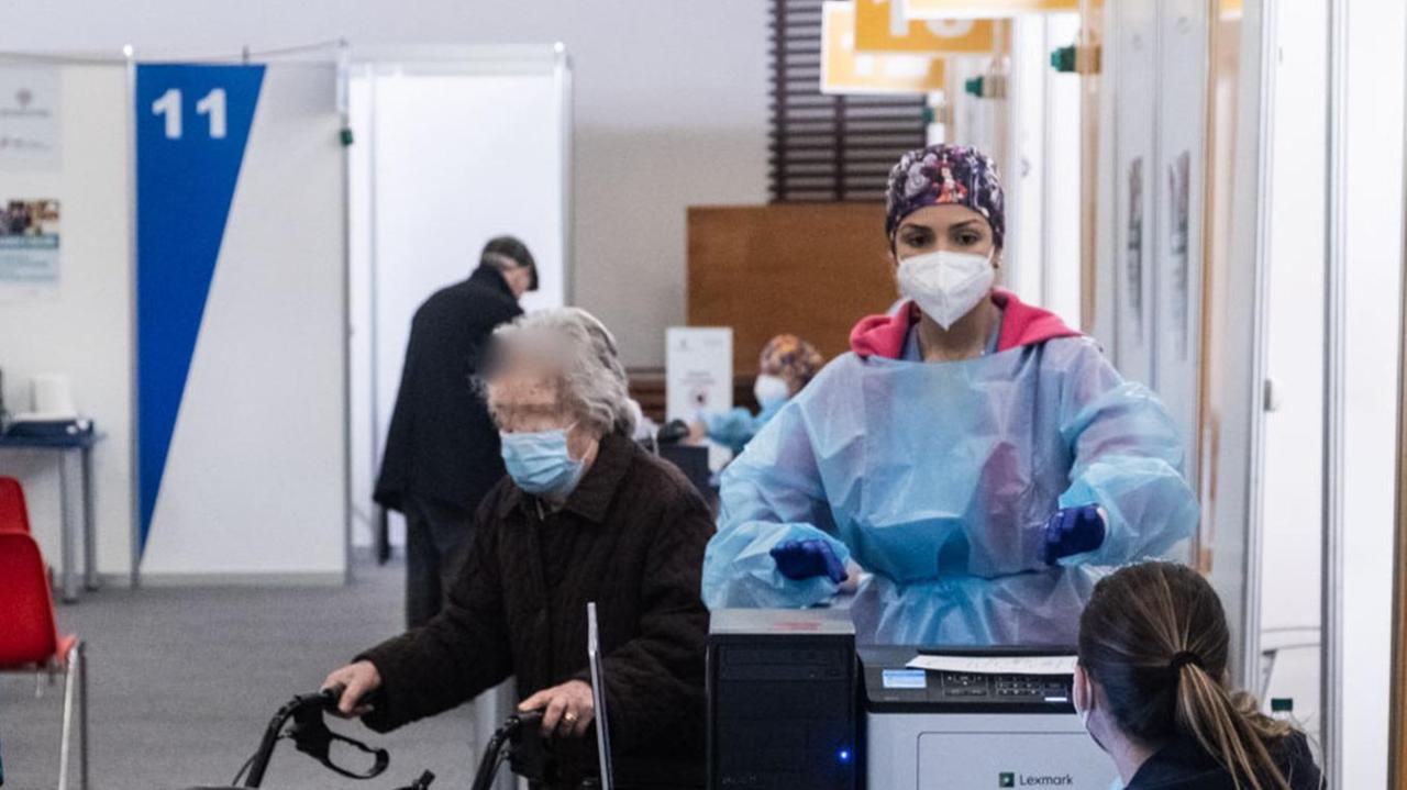 “Saltafila” dei vaccini: l’inchiesta si estende
