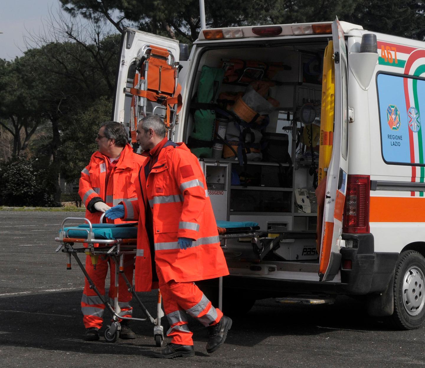 Il trattore si ribalta in salita 16enne schiacciato e ucciso 